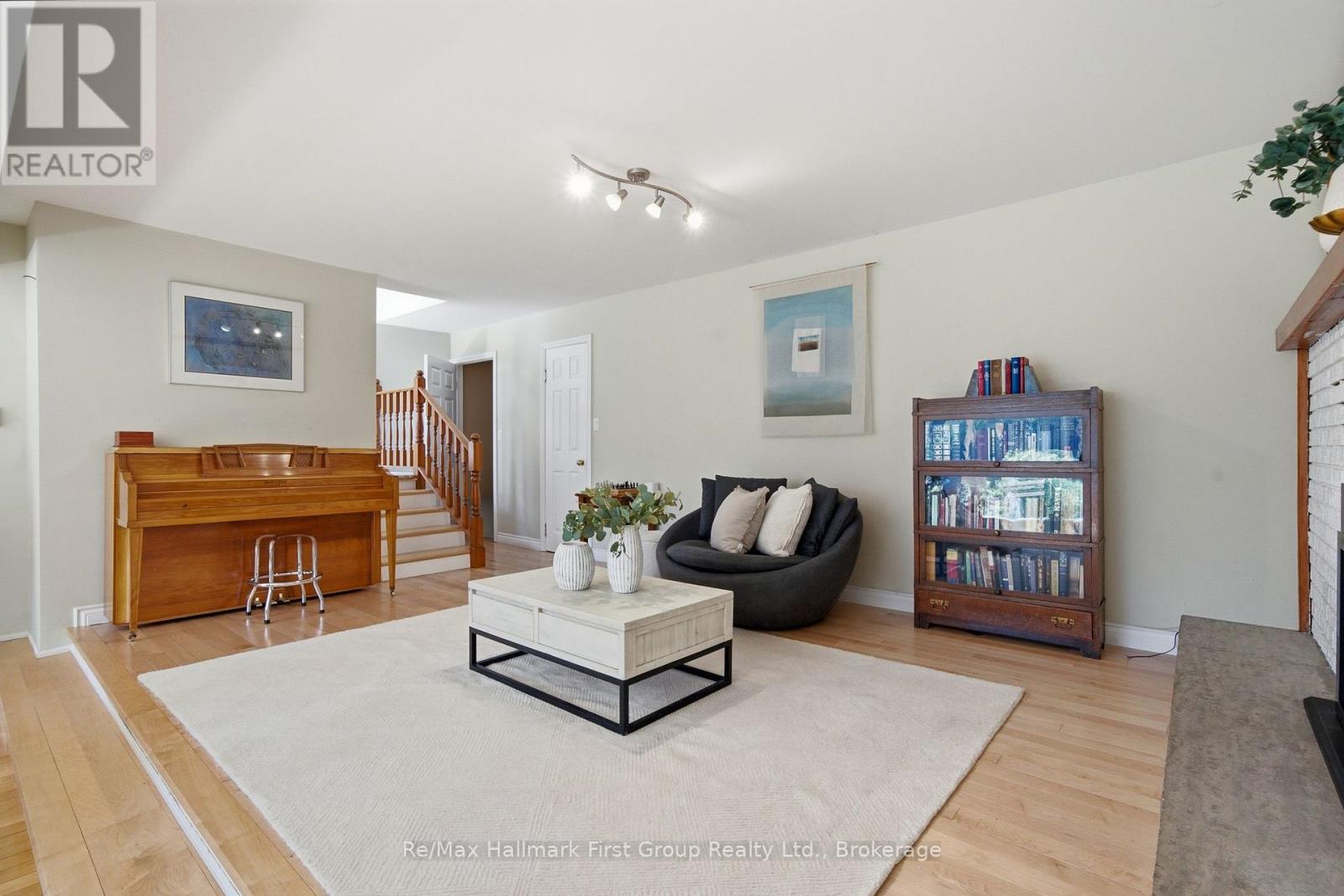 2772 DIVISION STREET N - Image 21