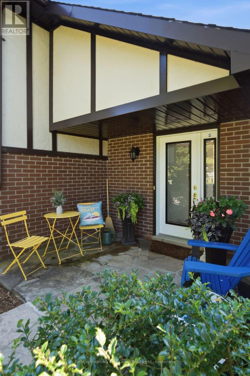 2772 DIVISION STREET N - Image 3