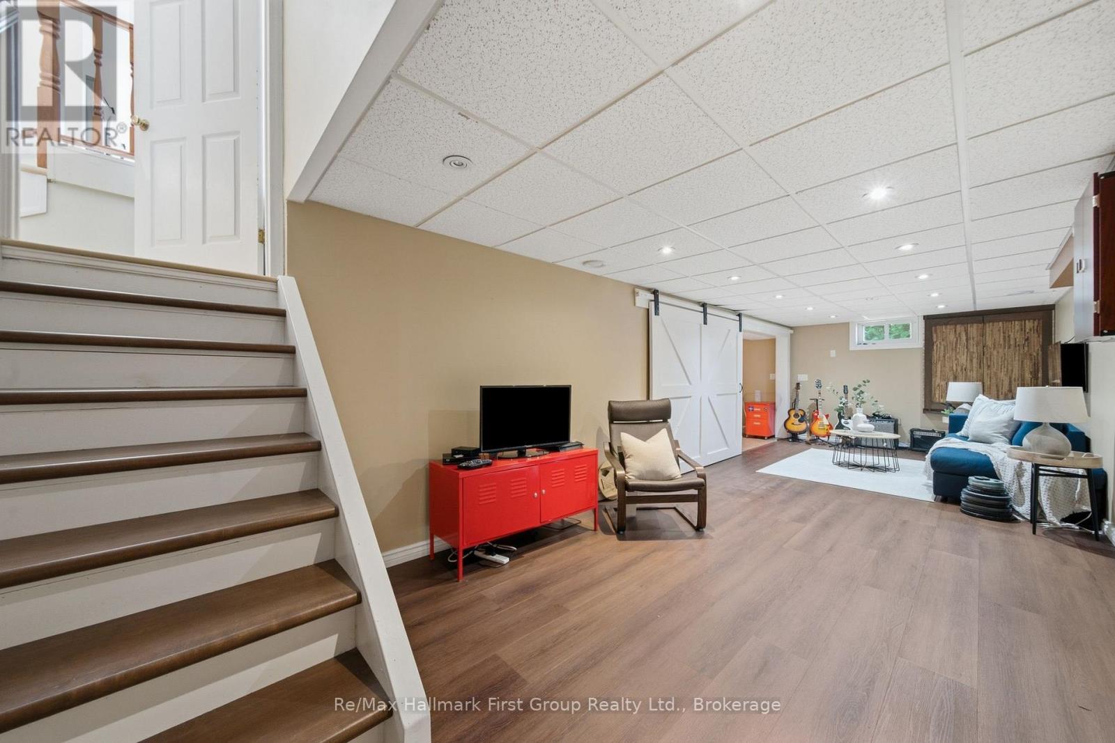 2772 DIVISION STREET N - Image 32