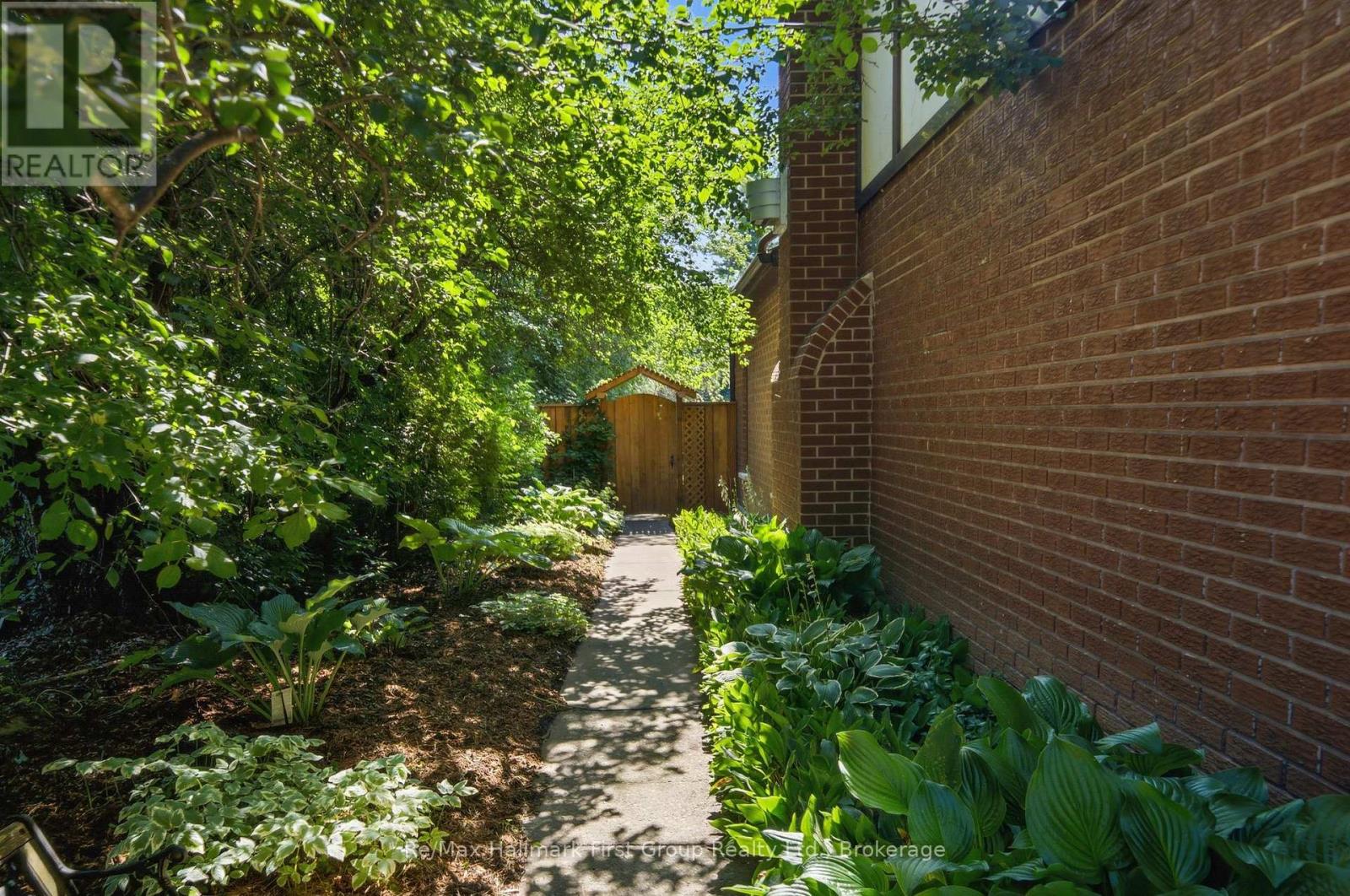 2772 DIVISION STREET N - Image 44
