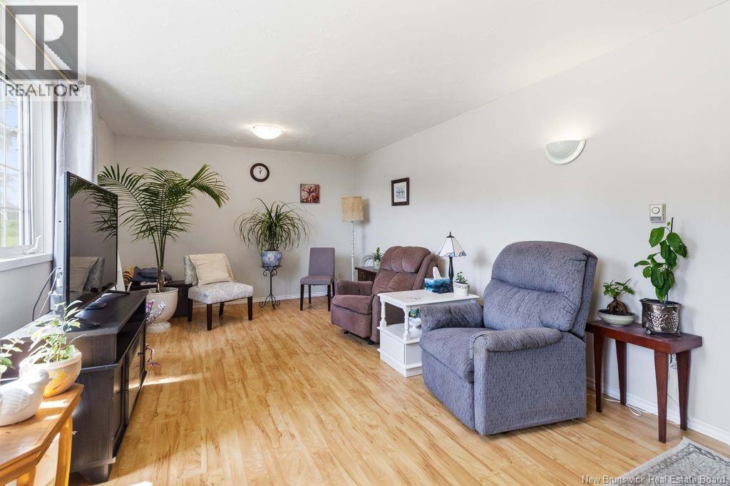 8 Hillside Street - Image 9