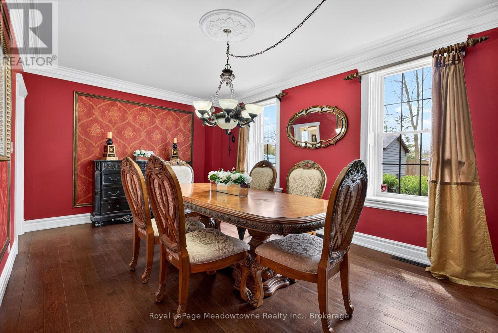 53 CAMPBELL AVENUE E - 13