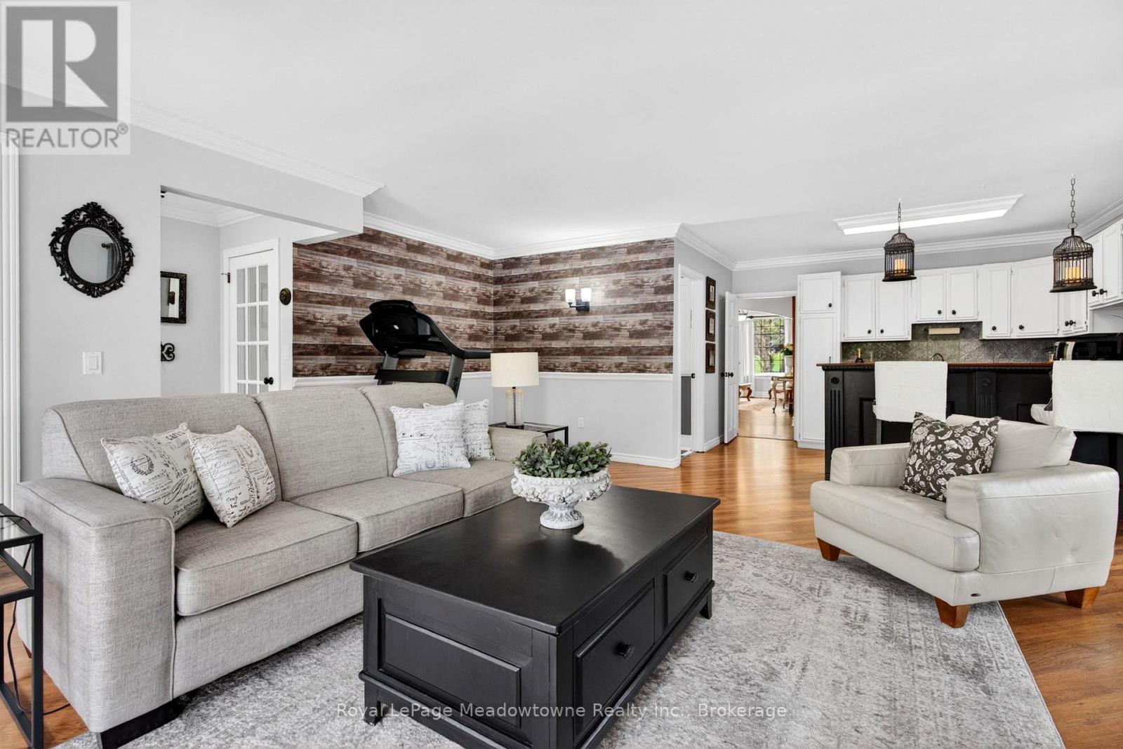 53 CAMPBELL AVENUE E - 17