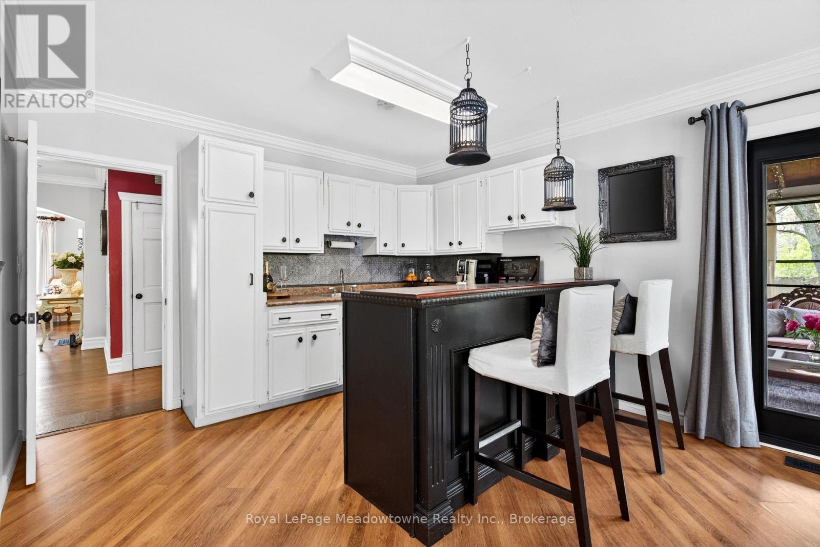 53 CAMPBELL AVENUE E - 18