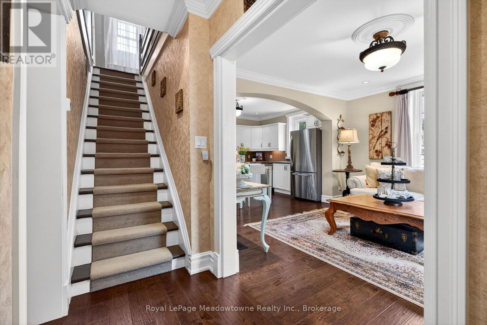 53 CAMPBELL AVENUE E - 23