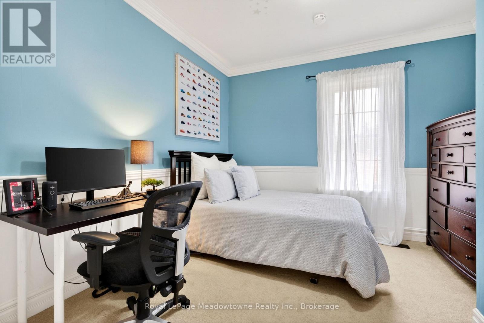 53 CAMPBELL AVENUE E - 26