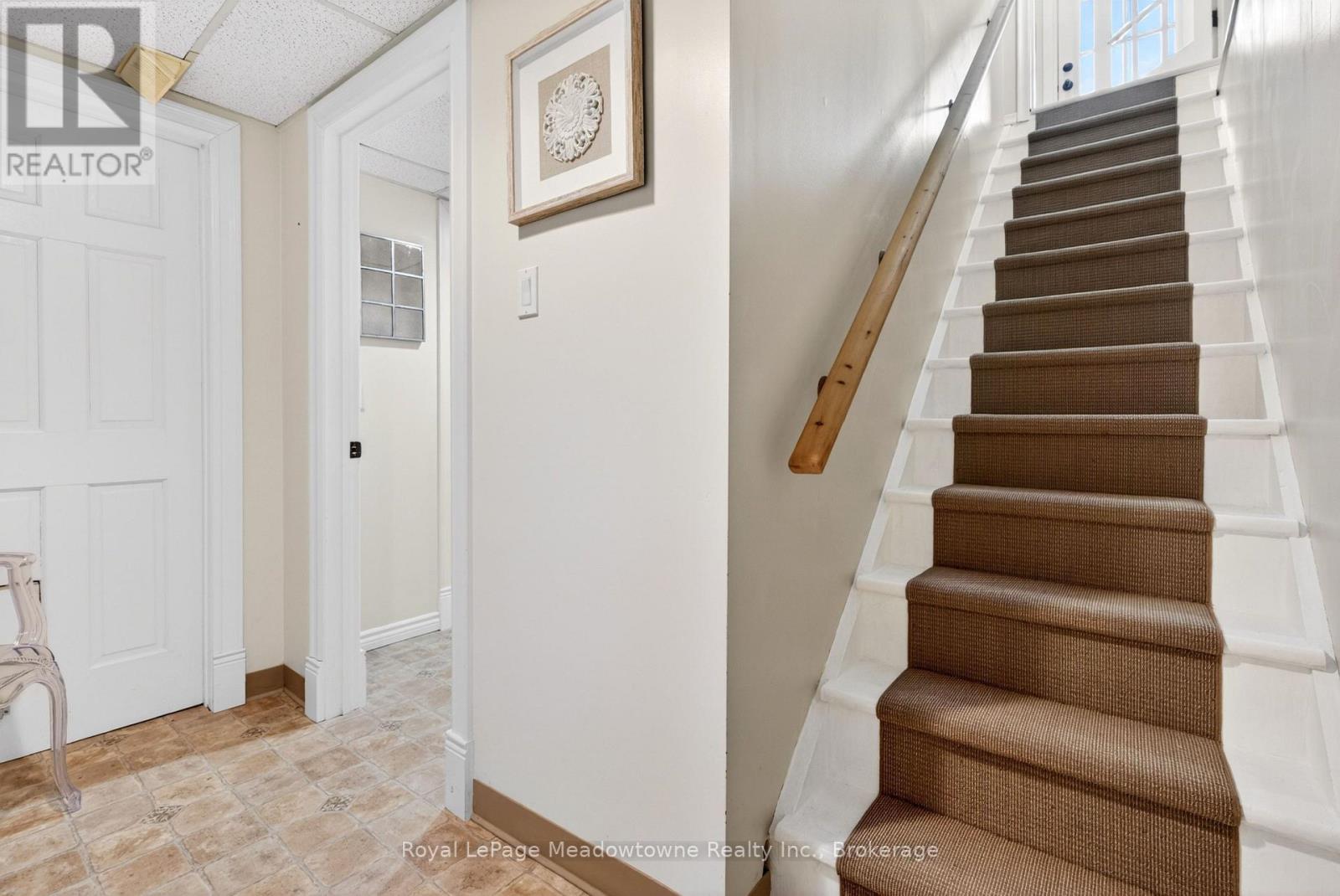 53 CAMPBELL AVENUE E - 32
