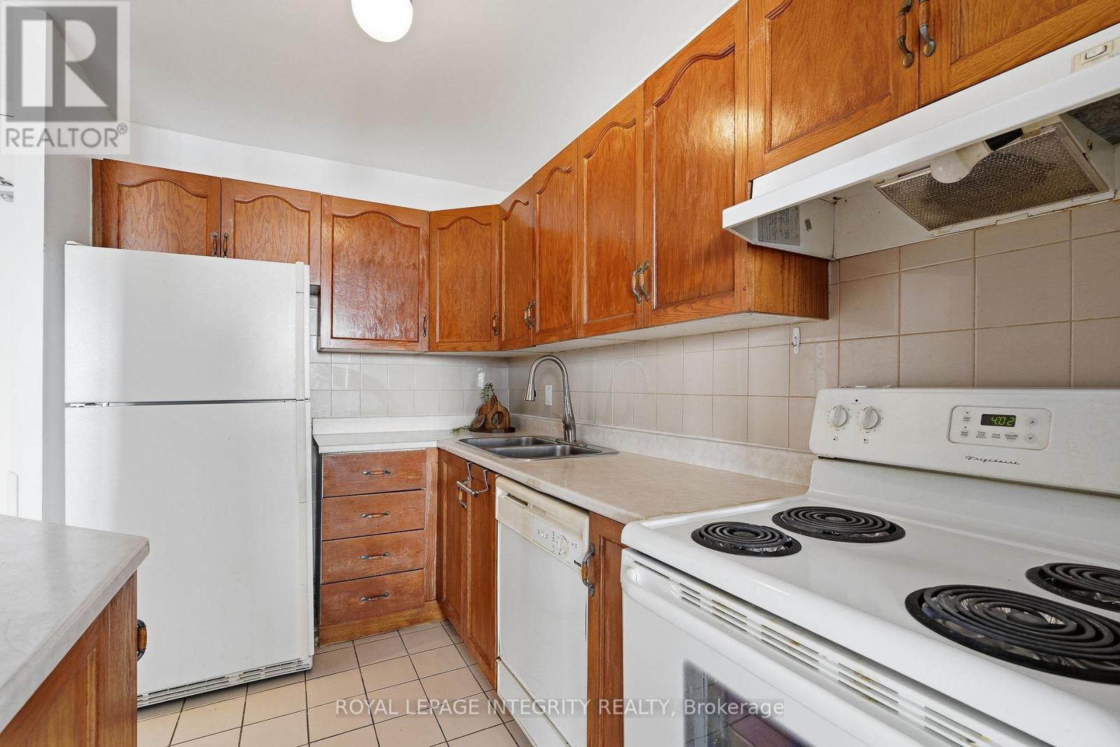#1110 2000 JASMINE CRESCENT - 14