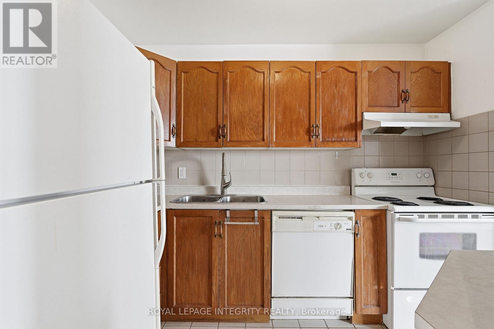 #1110 2000 JASMINE CRESCENT - 17
