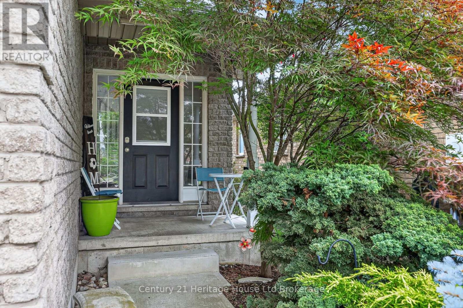 644 HUMMINGBIRD CRESCENT - 10