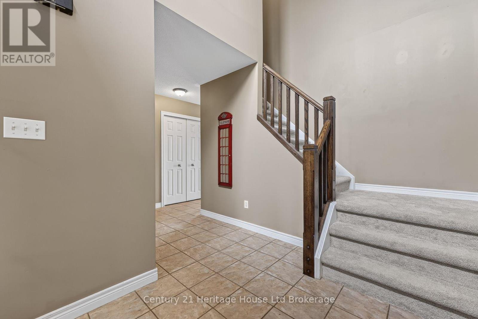 644 HUMMINGBIRD CRESCENT - 12