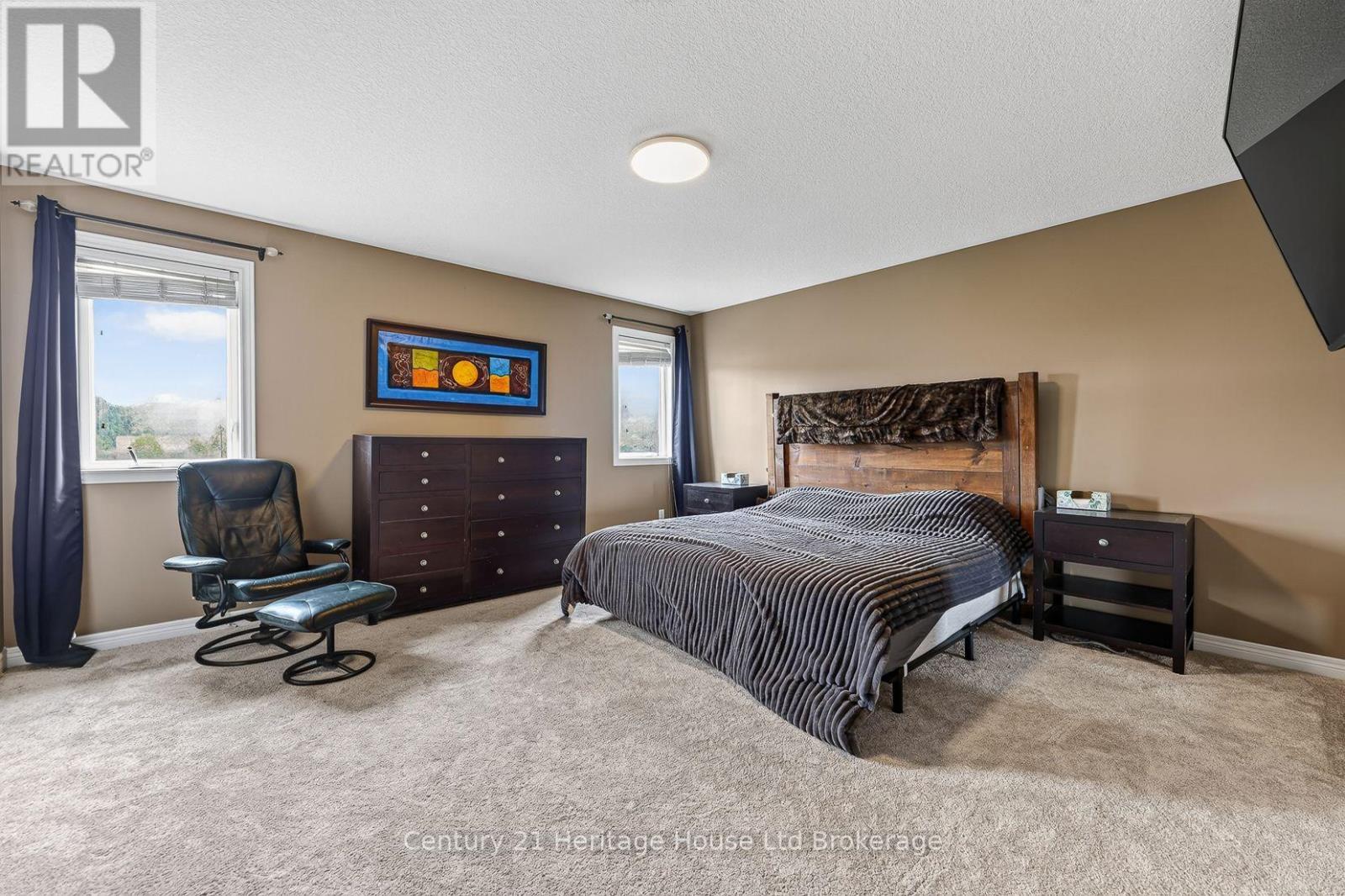 644 HUMMINGBIRD CRESCENT - 24