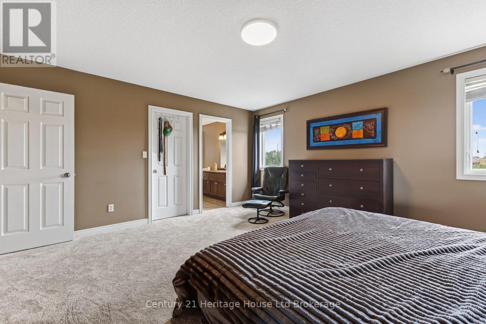 644 HUMMINGBIRD CRESCENT - 25