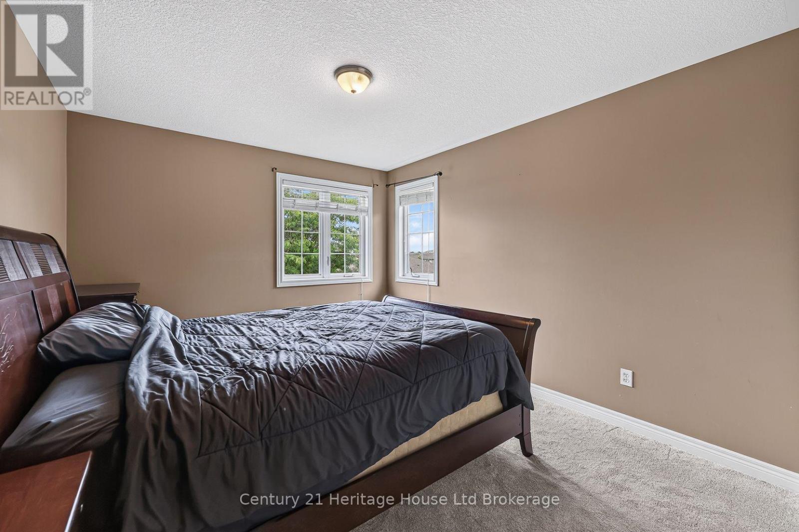 644 HUMMINGBIRD CRESCENT - 27