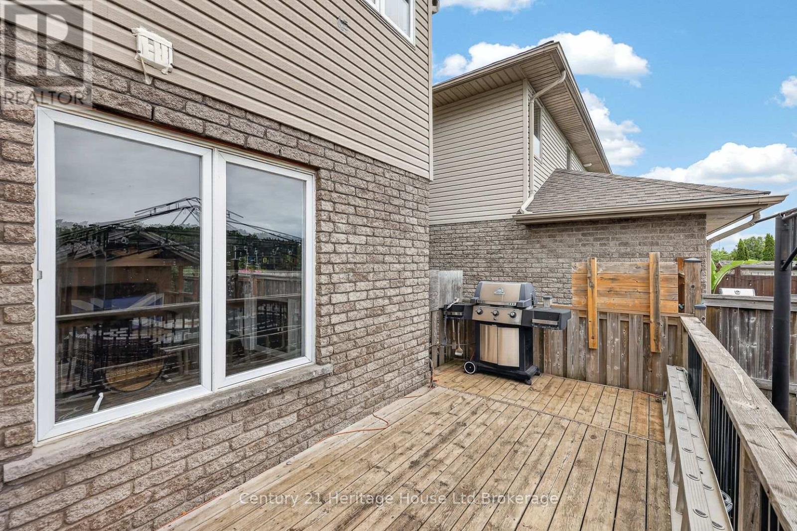 644 HUMMINGBIRD CRESCENT - 36