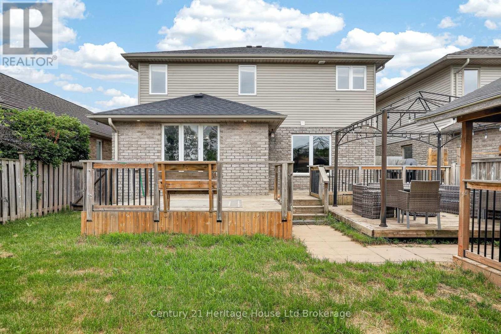 644 HUMMINGBIRD CRESCENT - 39
