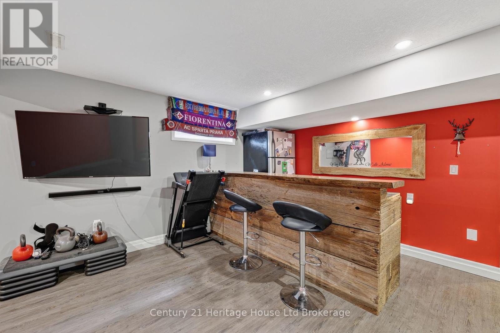 644 HUMMINGBIRD CRESCENT - 4