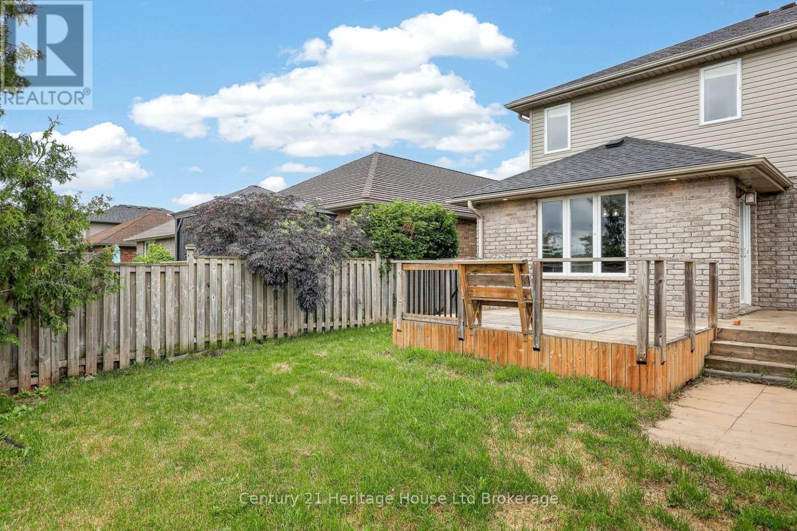 644 HUMMINGBIRD CRESCENT - 40