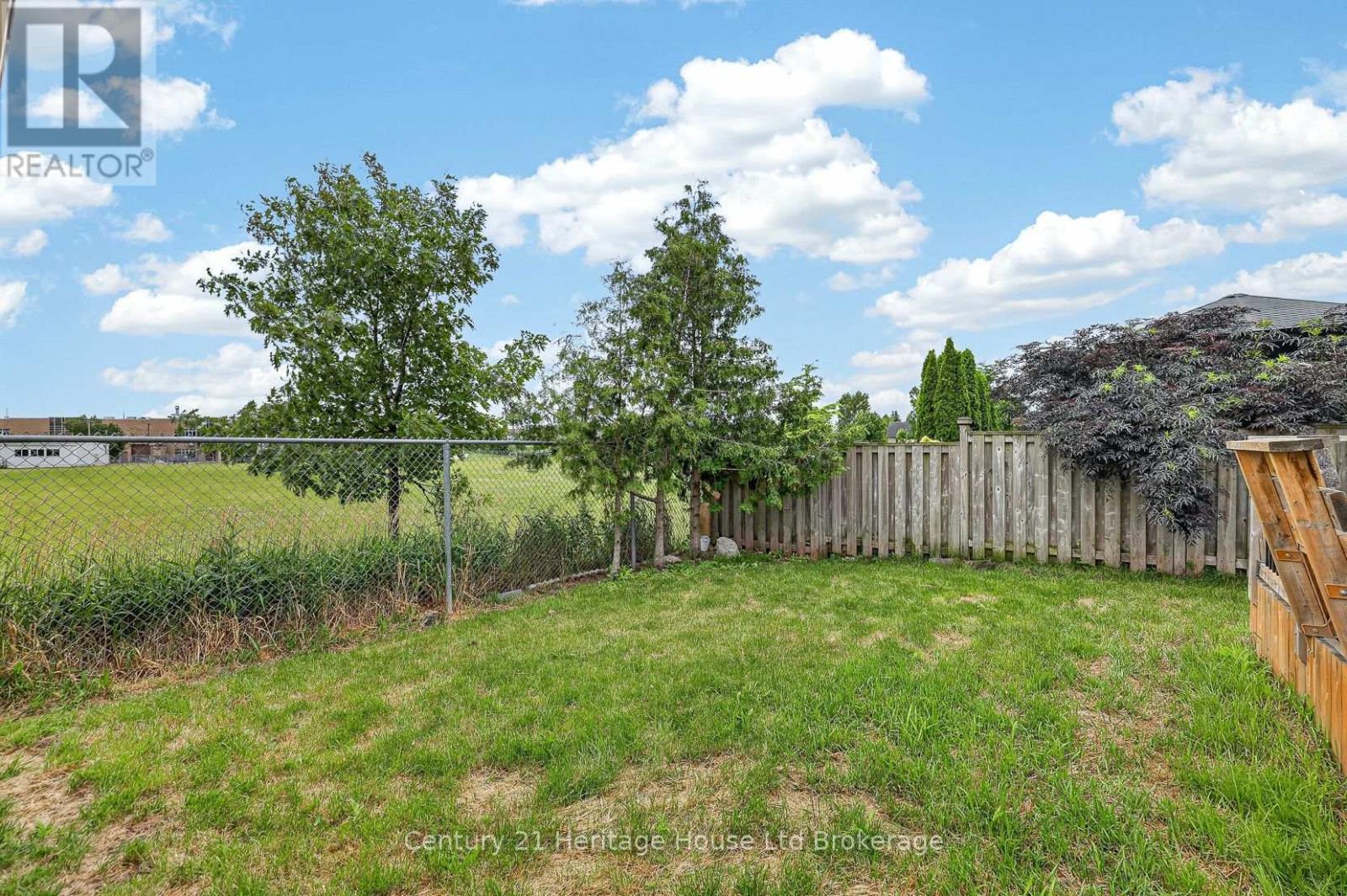 644 HUMMINGBIRD CRESCENT - 44