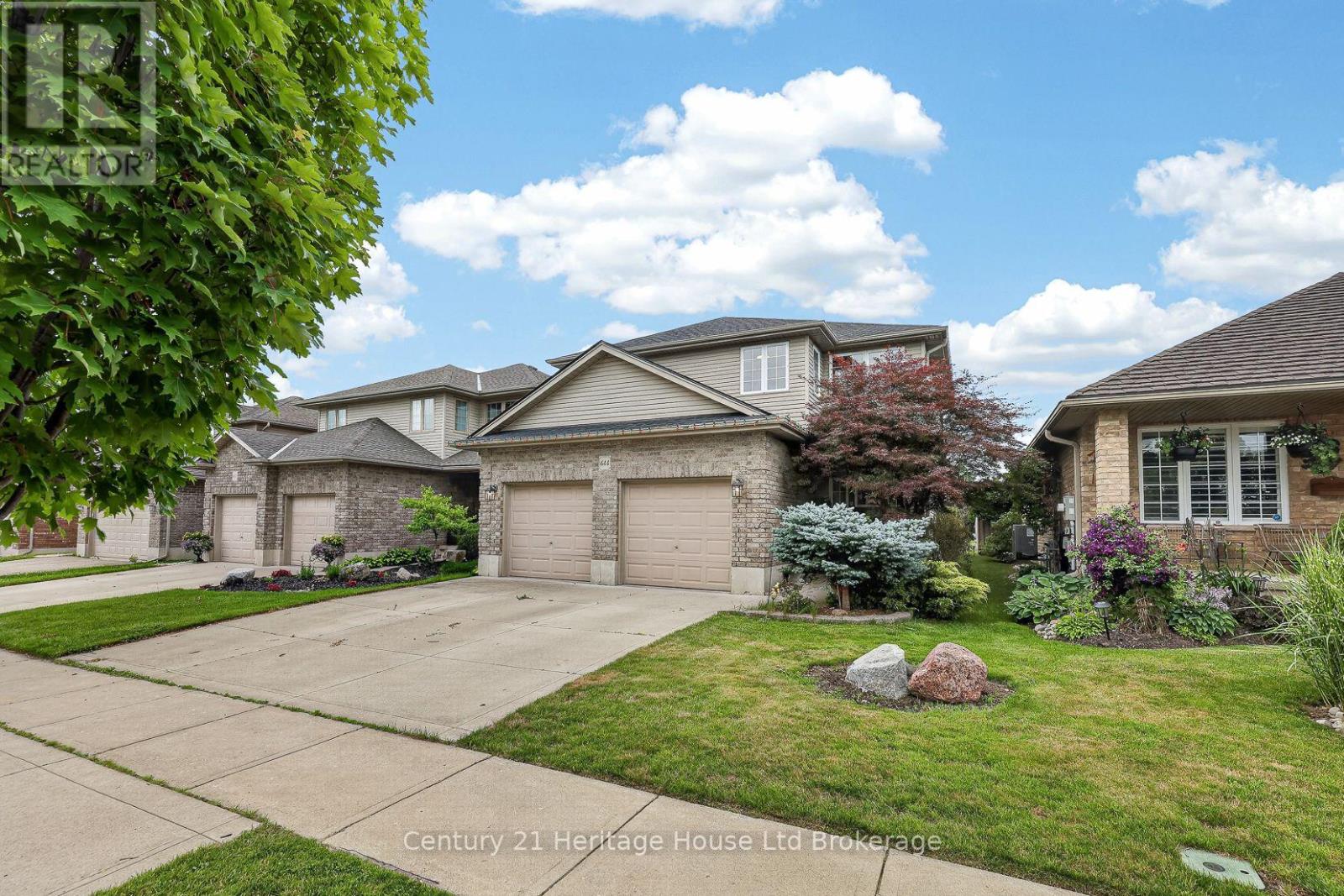 644 HUMMINGBIRD CRESCENT - 8