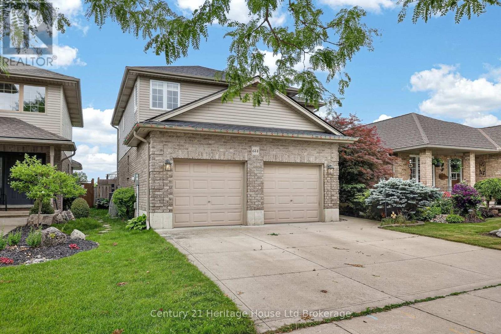 644 HUMMINGBIRD CRESCENT - 9