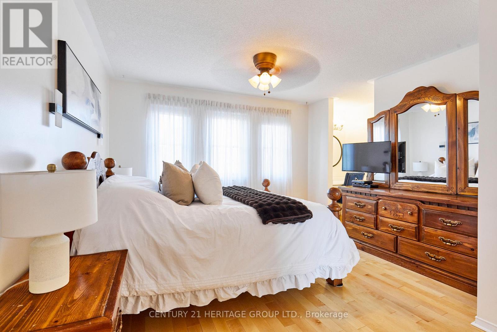 20 OLD COLONY DRIVE - 16