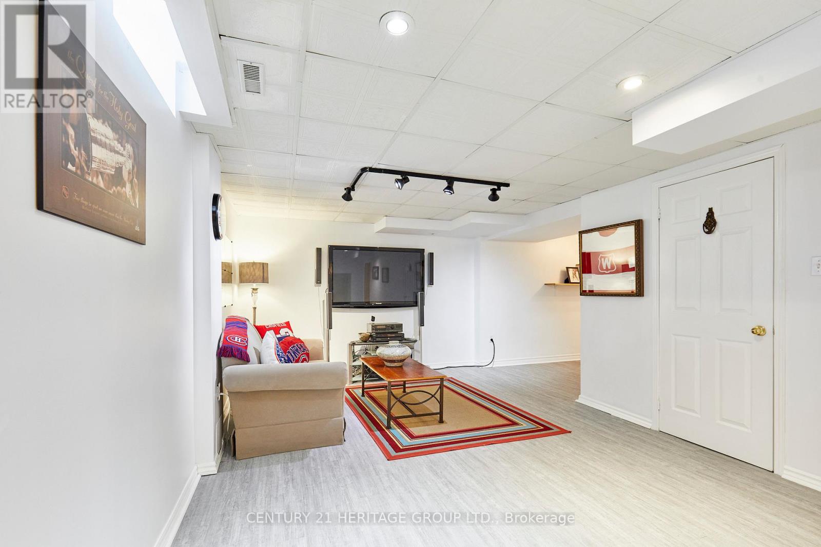 20 OLD COLONY DRIVE - 23