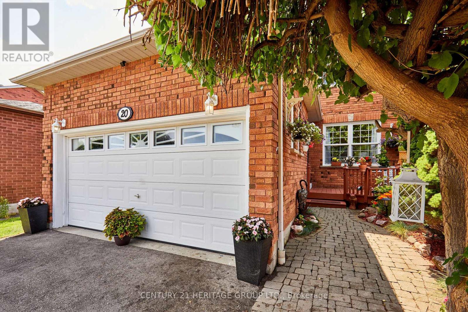 20 OLD COLONY DRIVE - 4