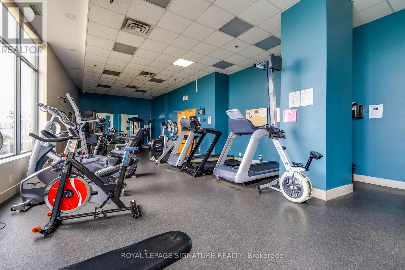 #403 700 KING STREET W - 24