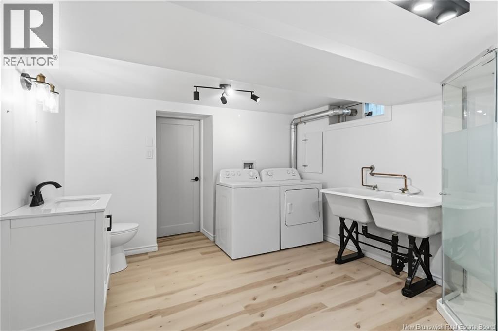 37 Winter Avenue - 35