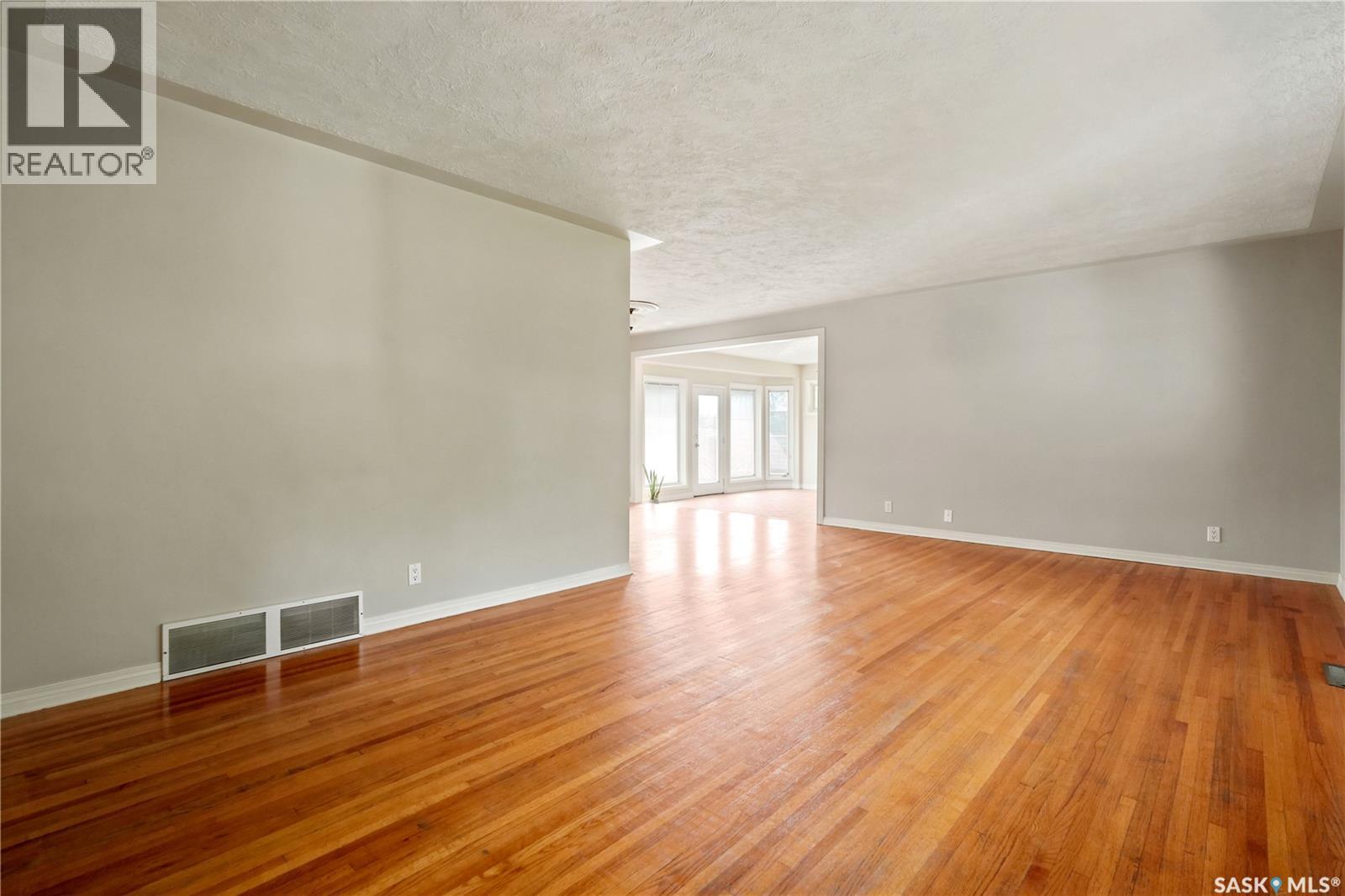 53 Darke CRESCENT - 3