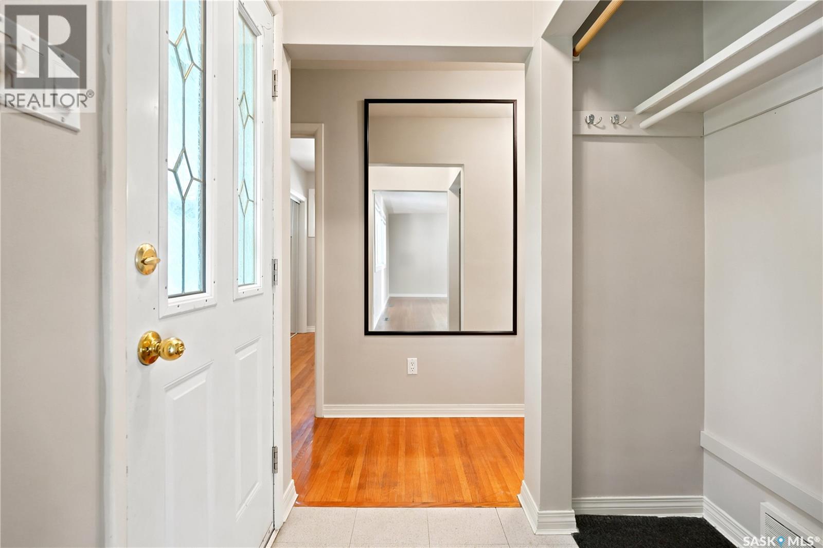 53 Darke CRESCENT - 2