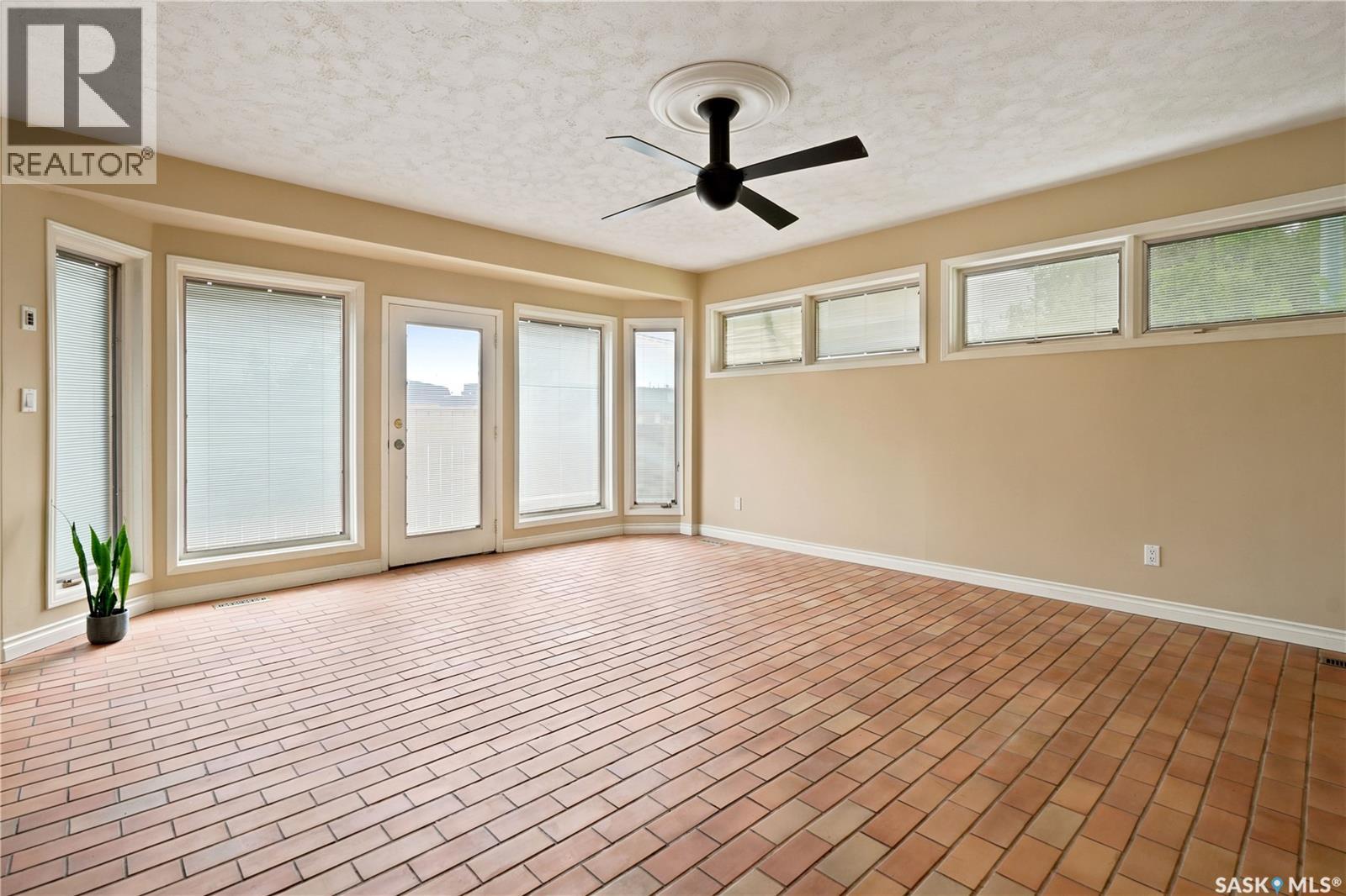 53 Darke CRESCENT - 13