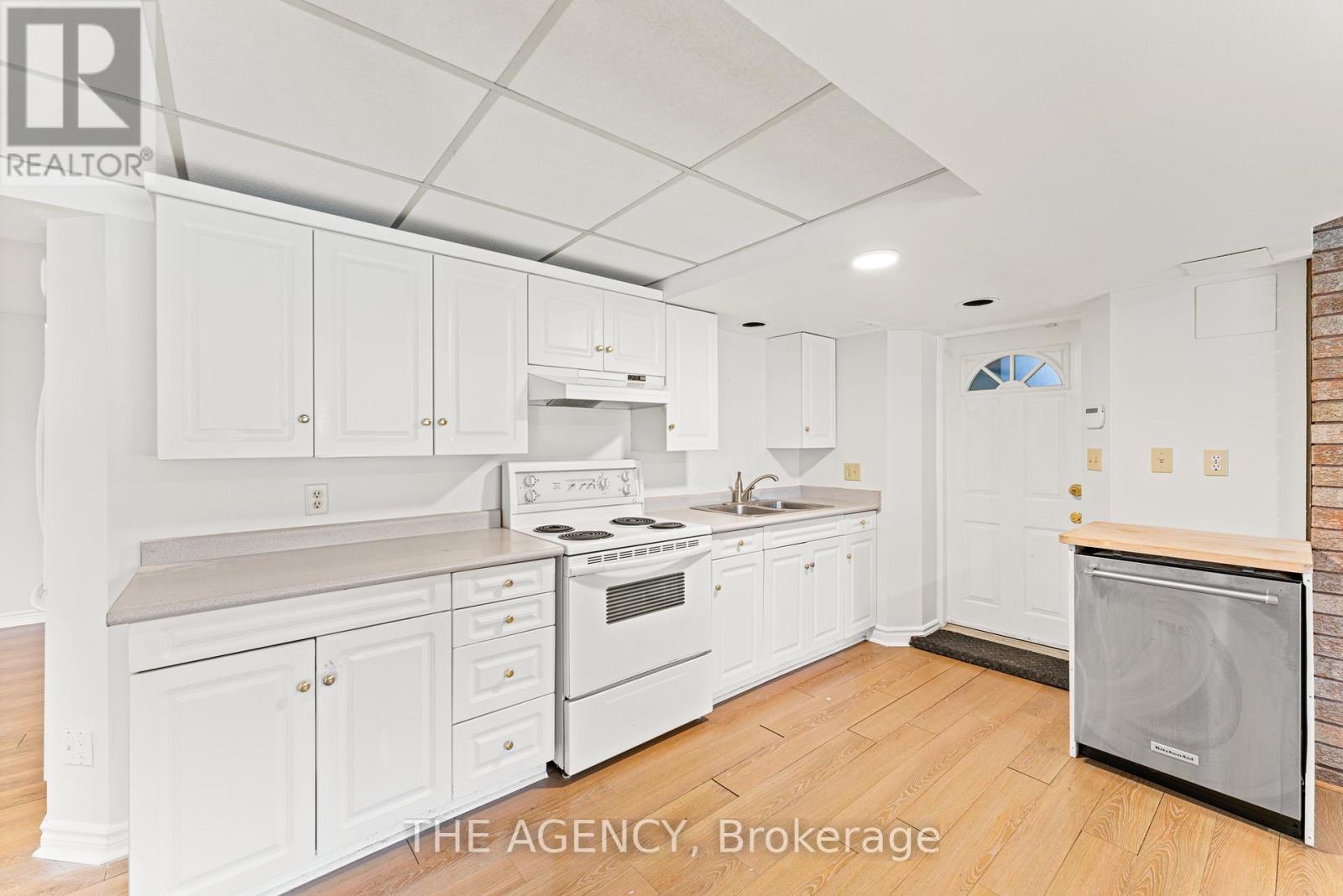 92 RUSSELL SNIDER DRIVE - 27