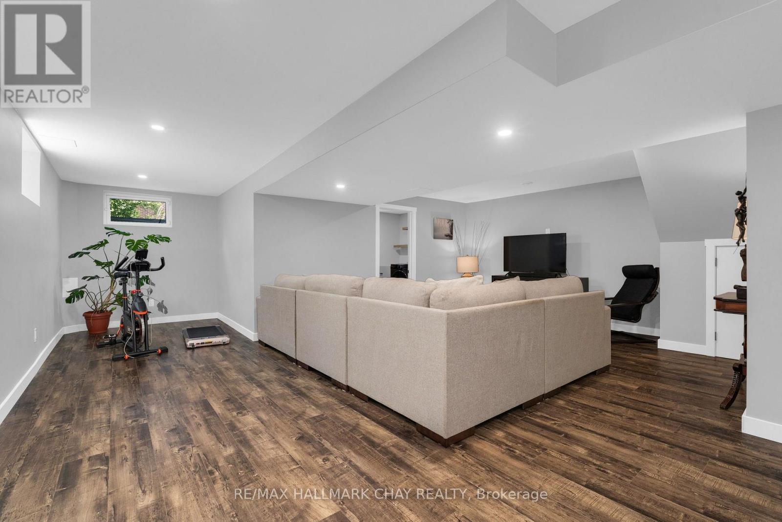 12 FRANCIS ROAD - Image 29