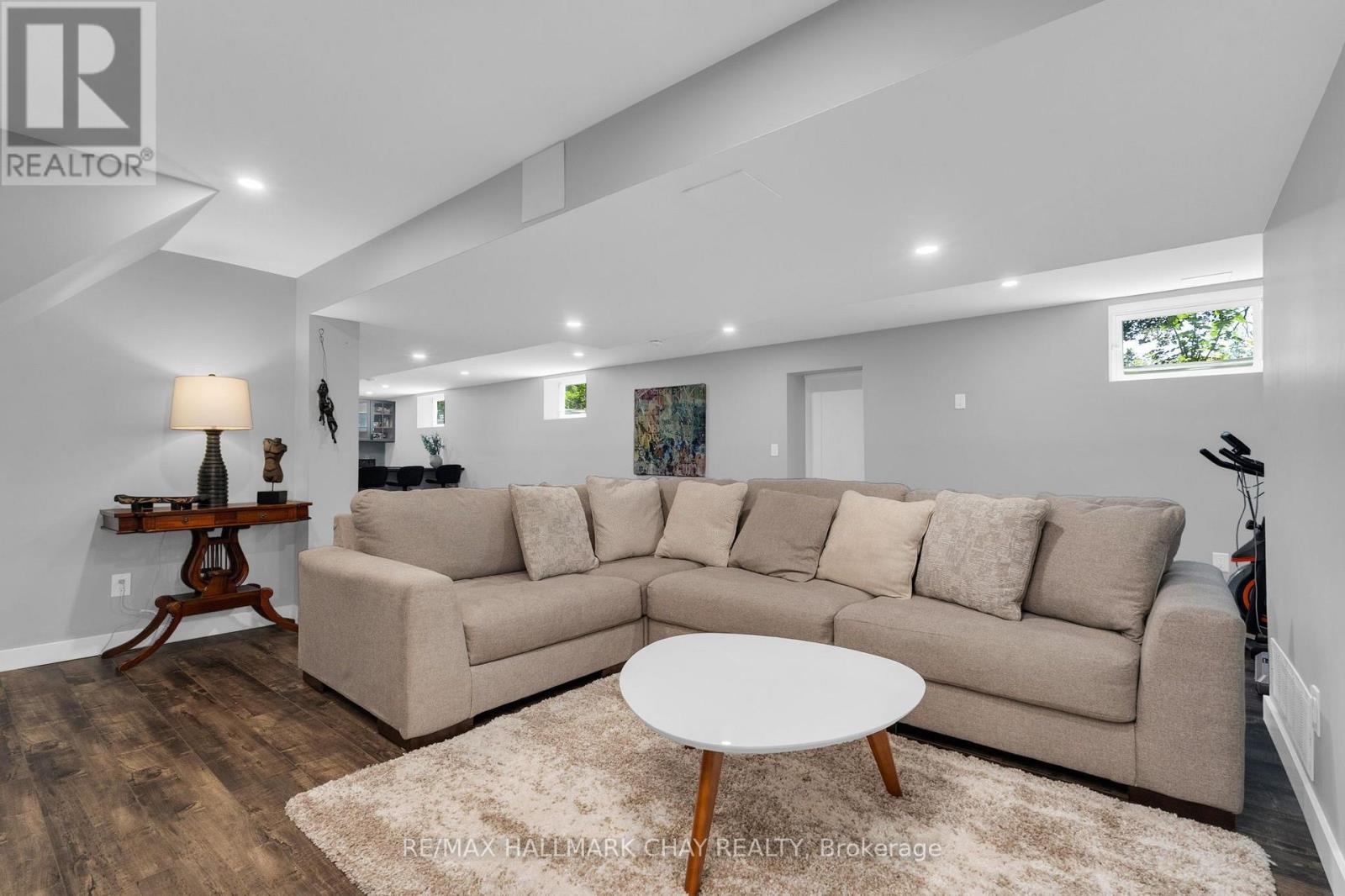 12 FRANCIS ROAD - Image 30