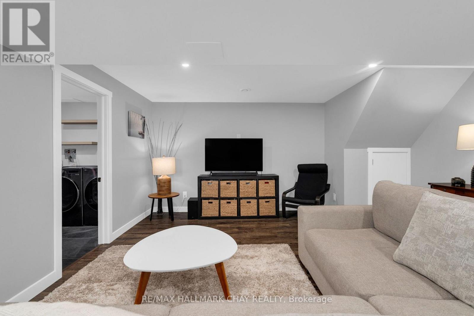 12 FRANCIS ROAD - Image 31