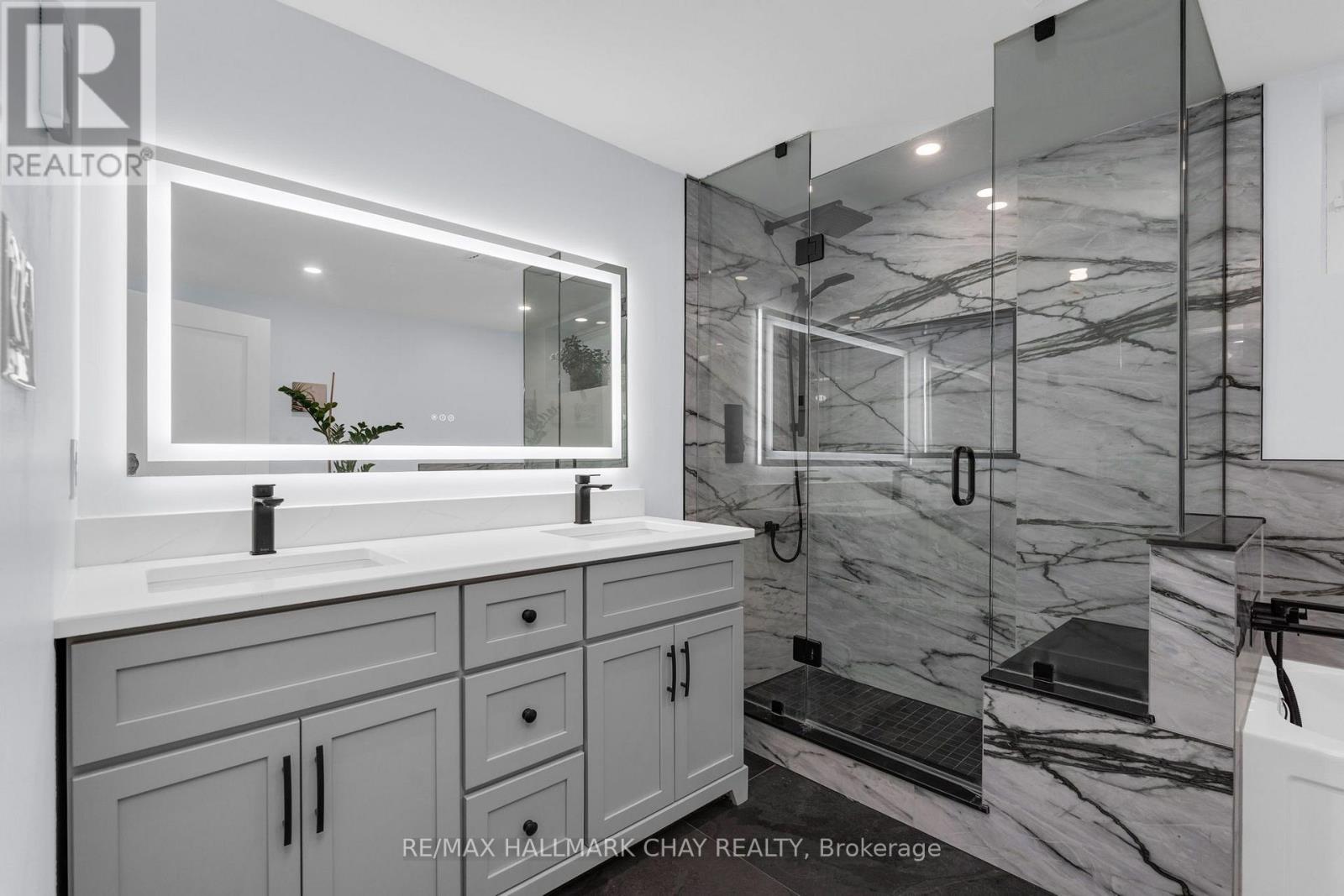 12 FRANCIS ROAD - Image 32