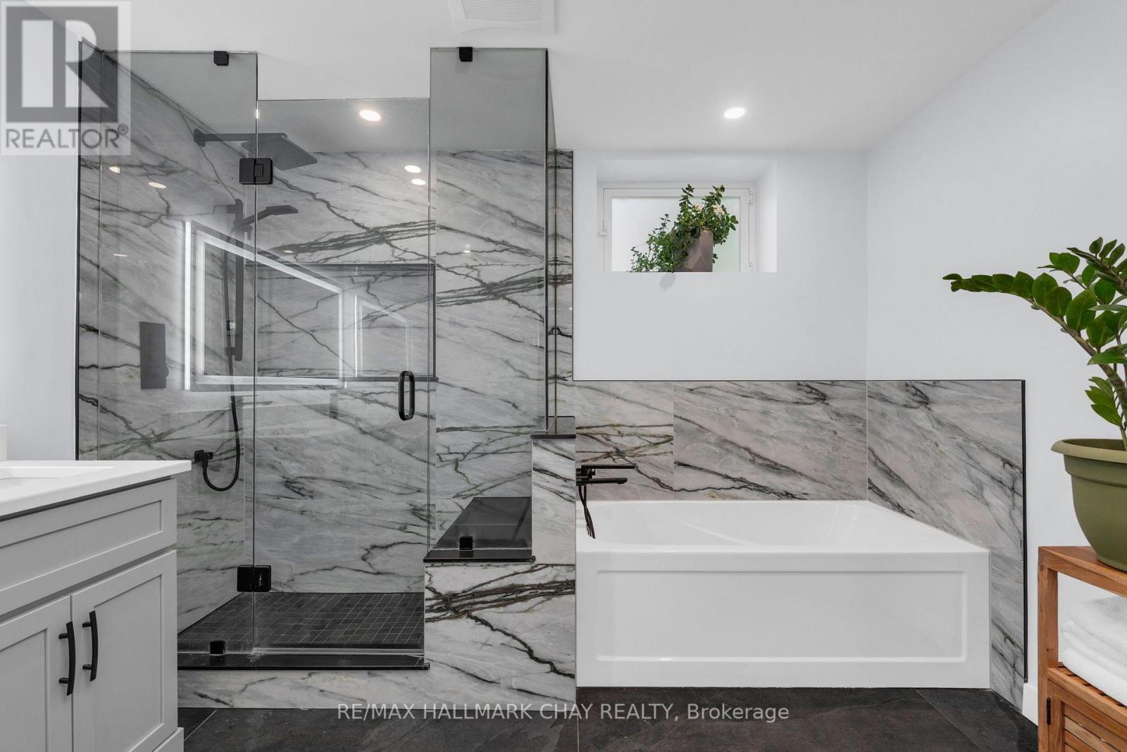 12 FRANCIS ROAD - Image 33