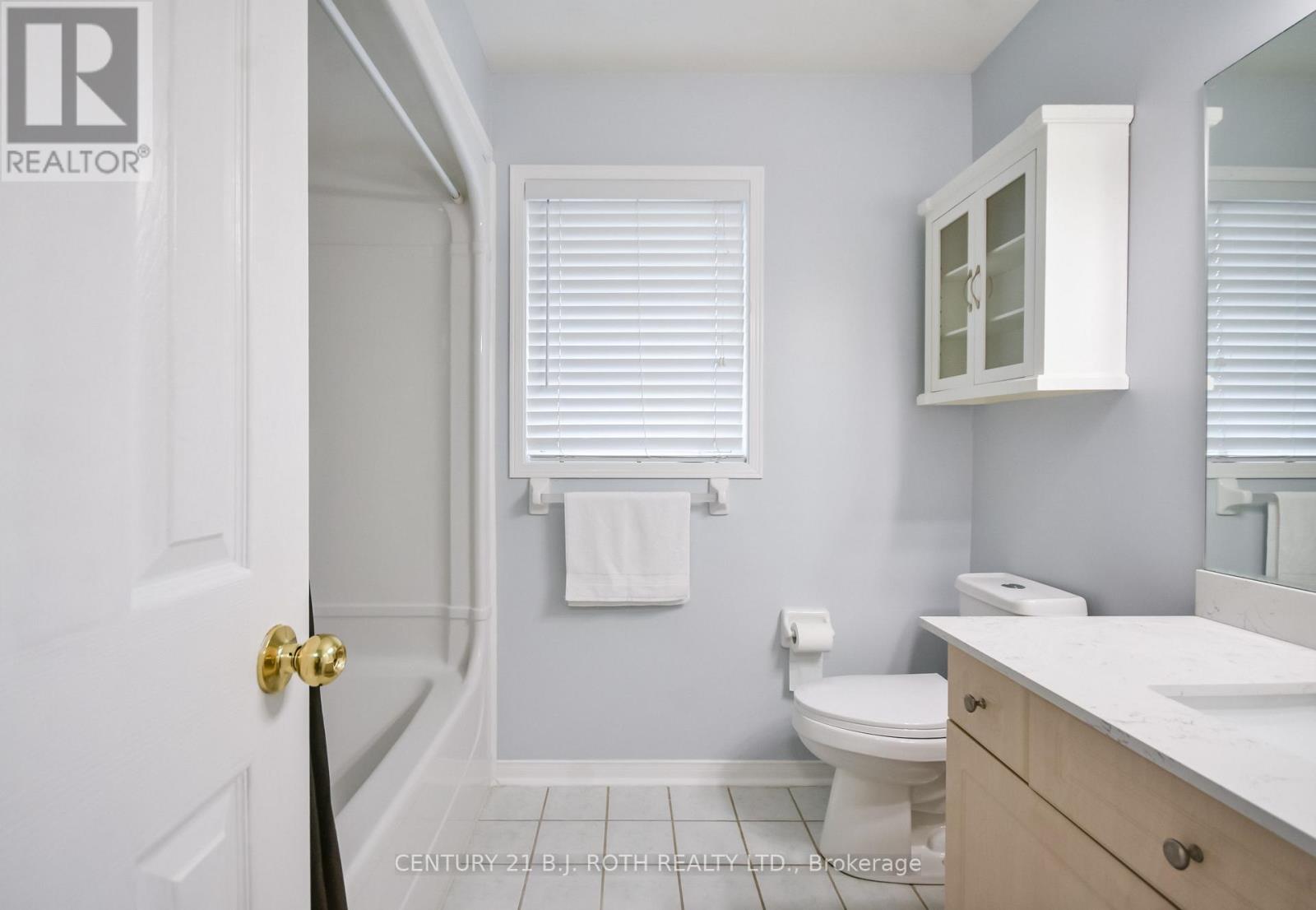 17 CROMPTON DRIVE - 25