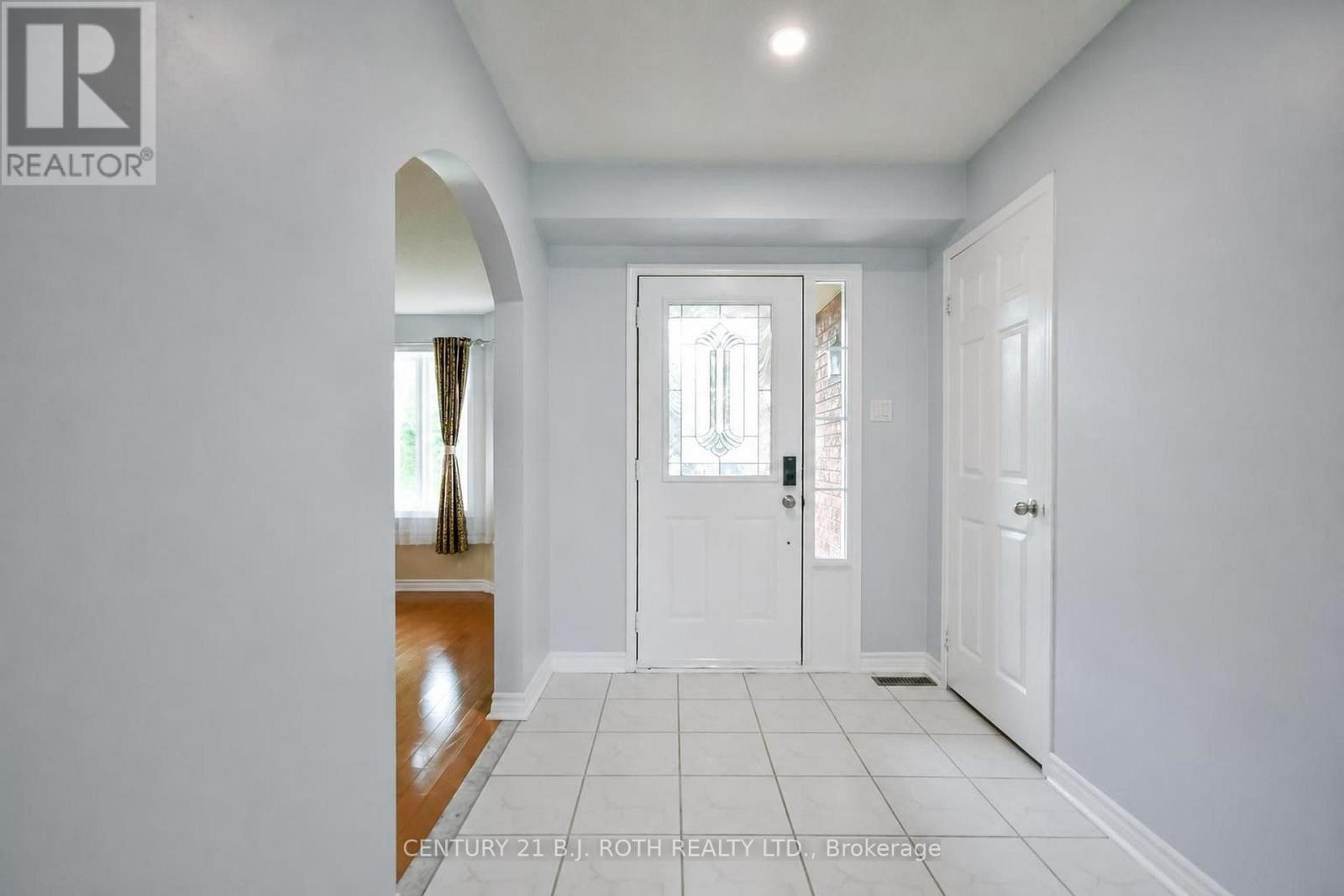 17 CROMPTON DRIVE - 3