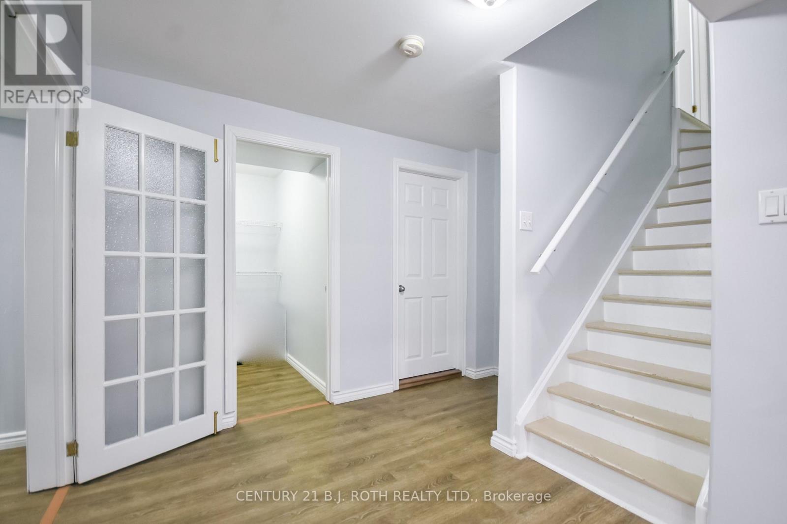 17 CROMPTON DRIVE - 31