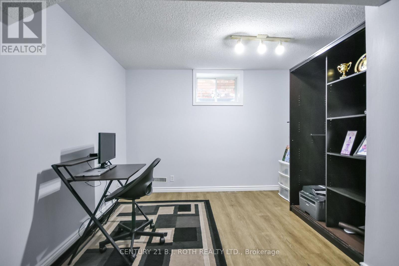 17 CROMPTON DRIVE - 35