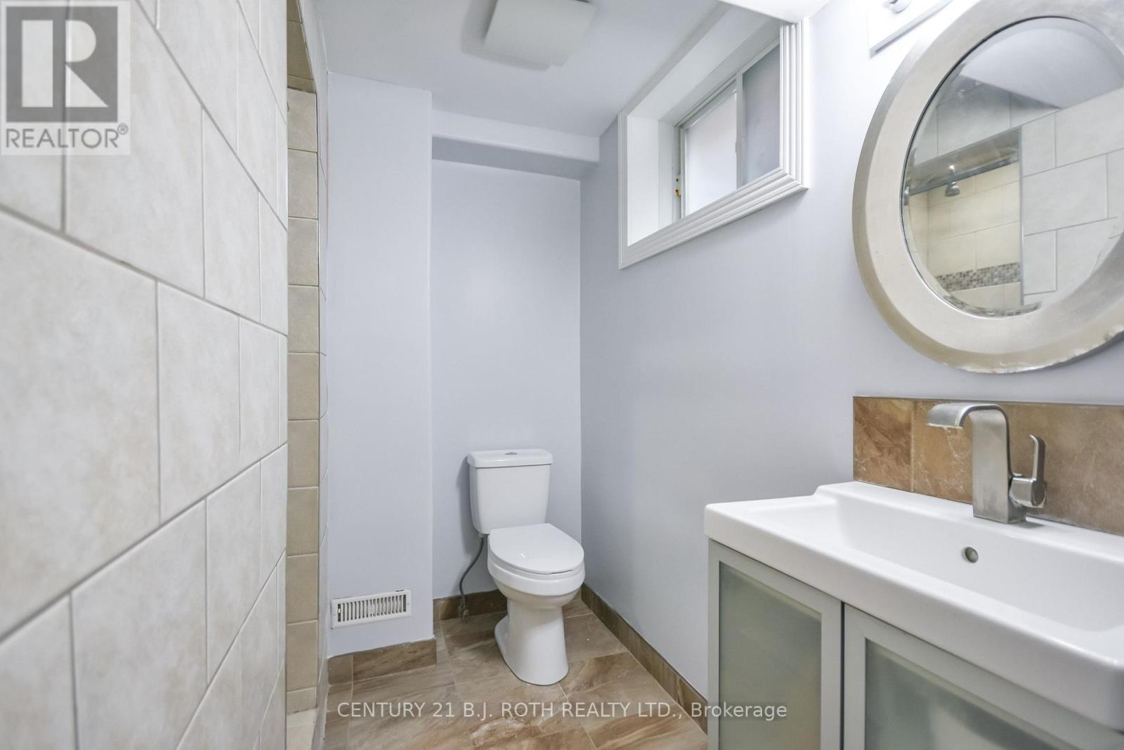 17 CROMPTON DRIVE - 38