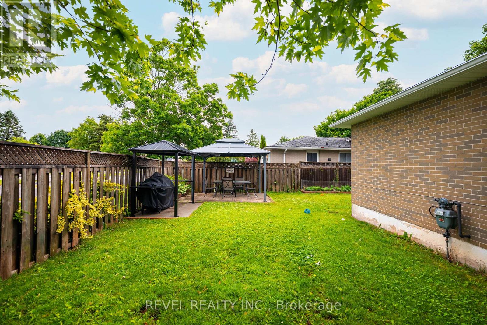 67 CARLTON DRIVE - 12