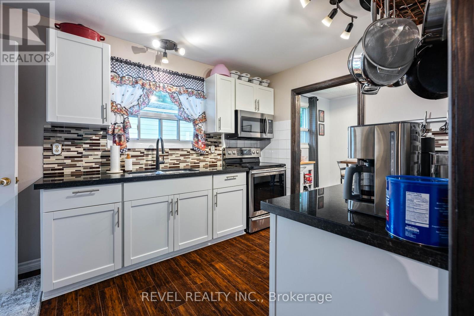 67 CARLTON DRIVE - 22