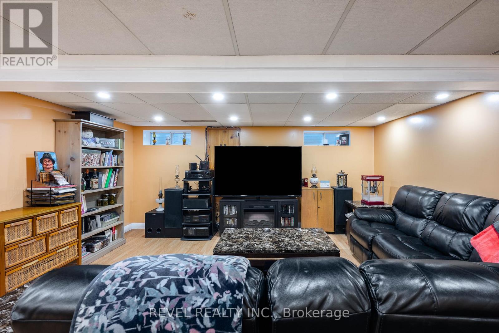 67 CARLTON DRIVE - 37