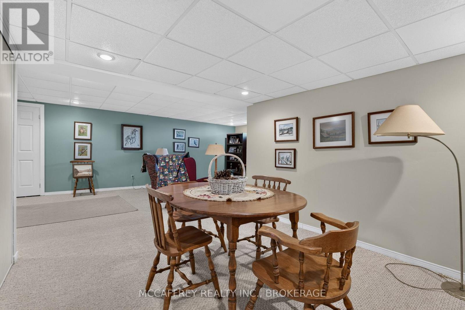 15 ABBEY DAWN DRIVE - 33