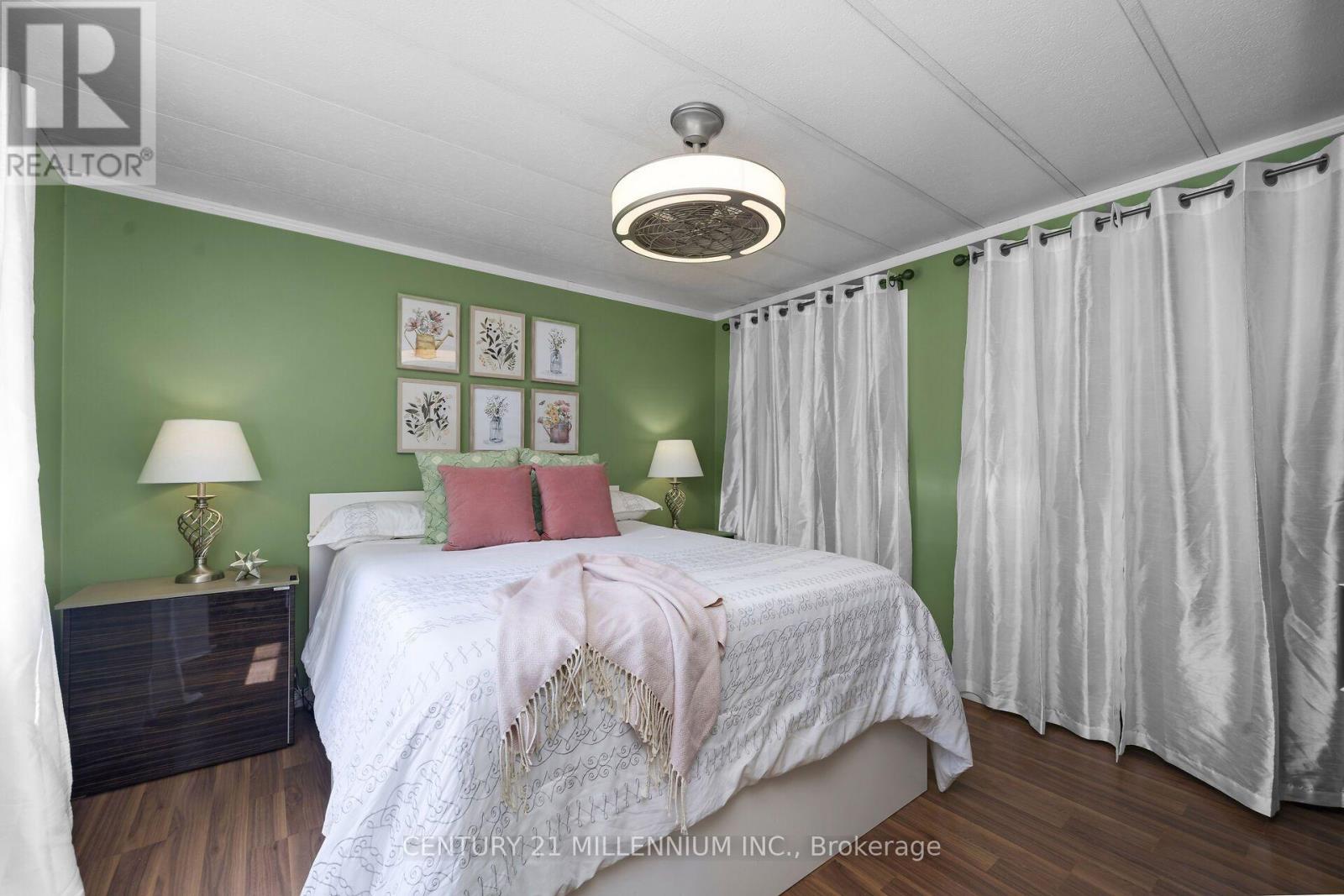 10 PARK BOULEVARD - 17