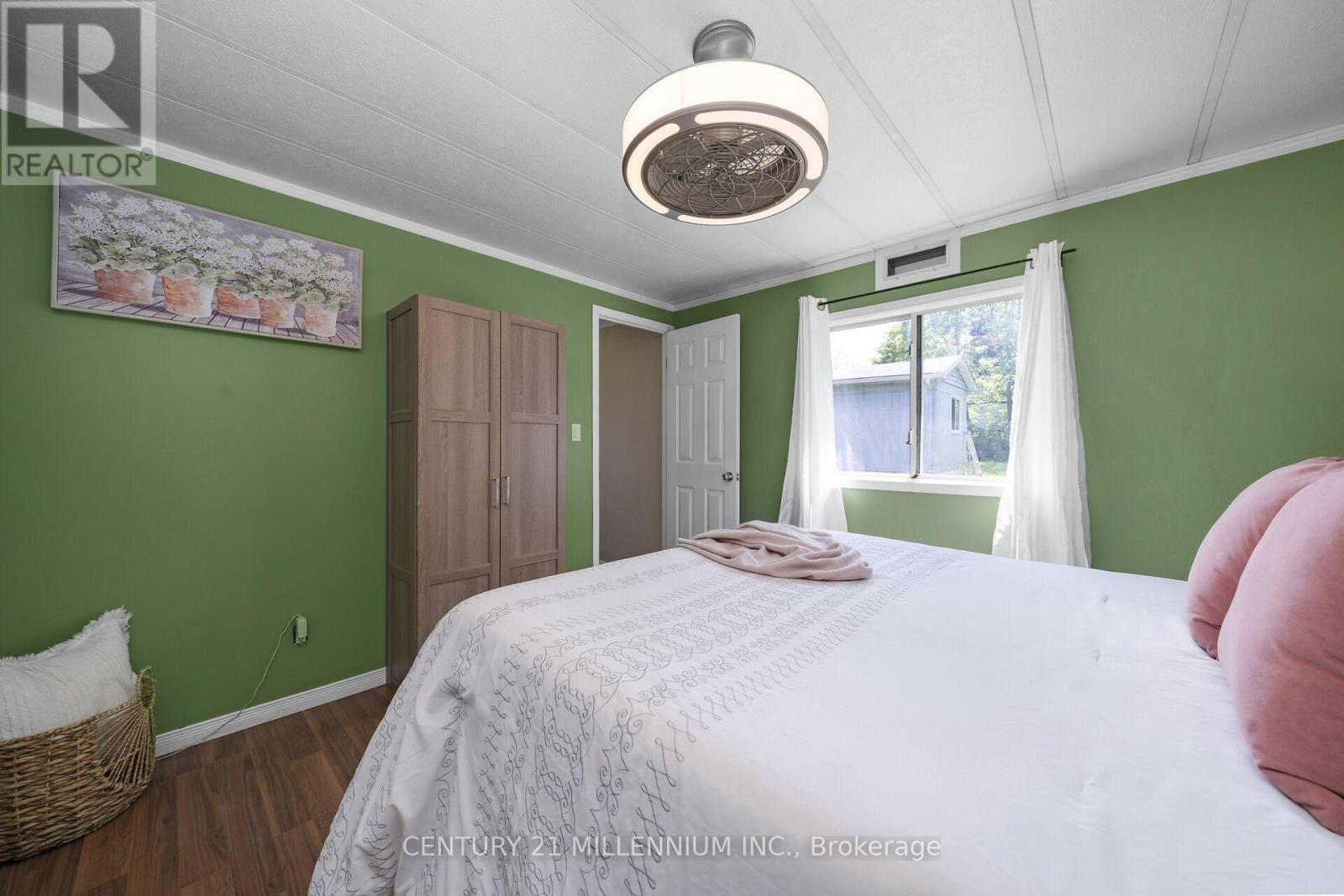 10 PARK BOULEVARD - 18